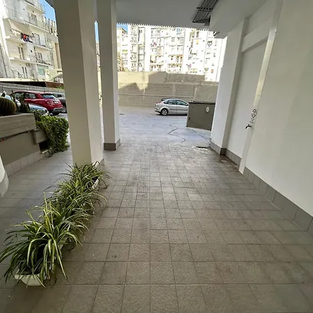 Modern Trilo * Bari